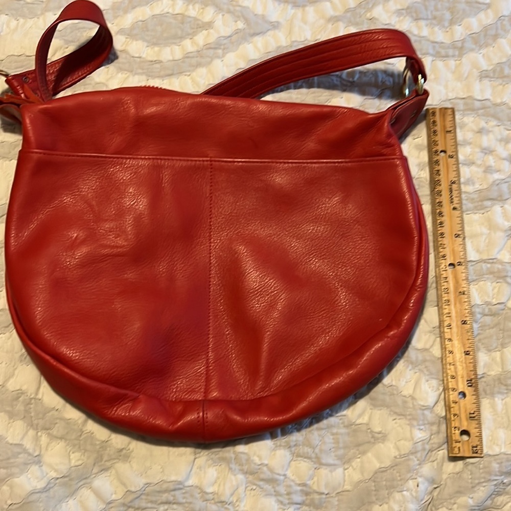 Red leather shoulder bag, soft and great for the holidays😊